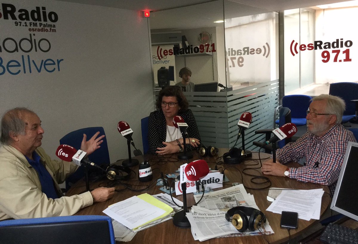 esRadioBaleares's tweet image. Después de la tragedia de #SantLlorenç,tras el luto oficial y cuando sigue la conmoción y el dolor en Mallorca, tertulia con #CCirer,#SColl y #MVidal, con la intervención de @elizabethgilren,una de las miles de voluntarias anónimas, que estuvo junto al Rey ivoox.com/despues-catast…