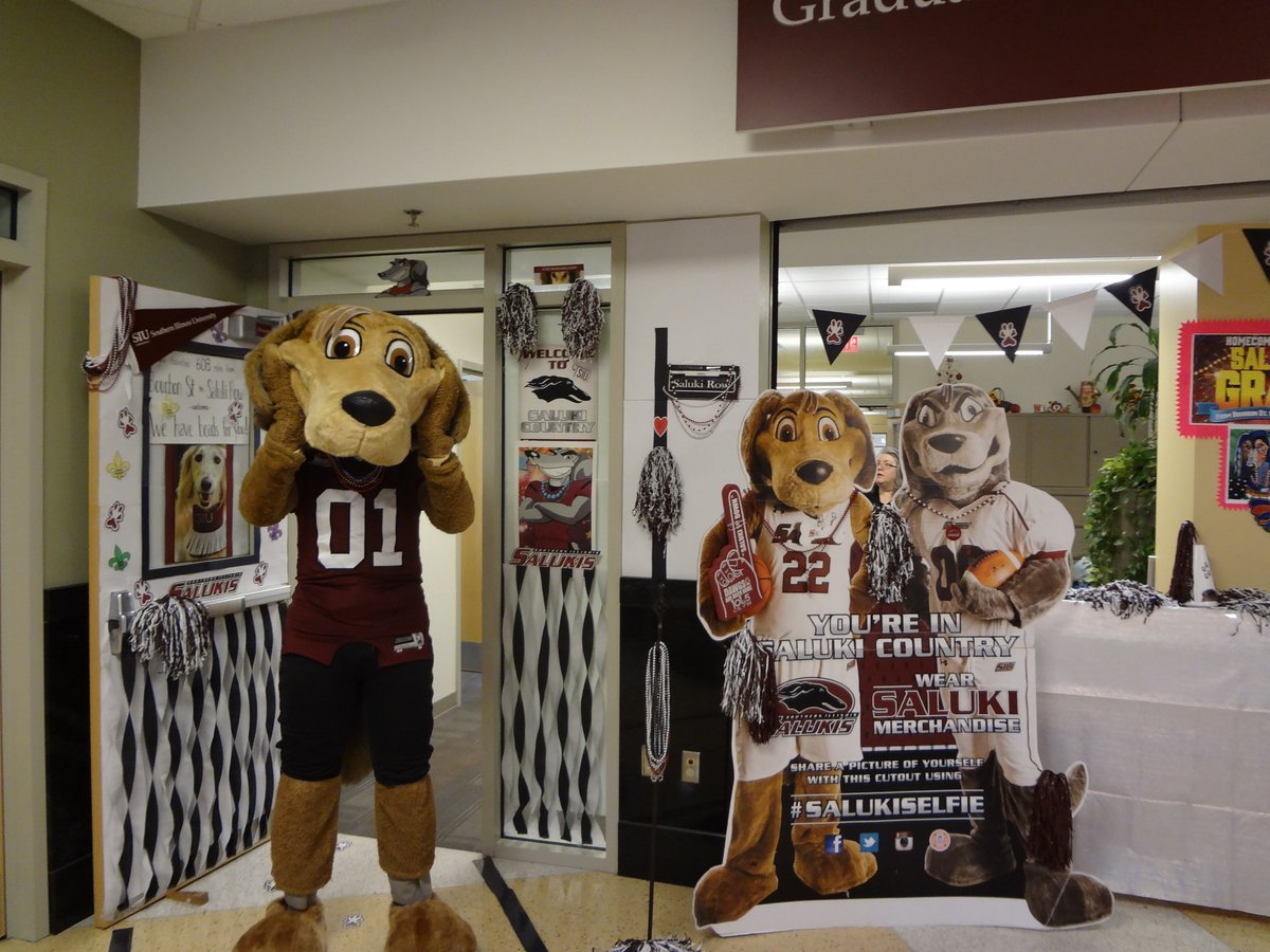 SIUC_GradSchool's tweet photo. Homecoming Saluki Gras has just begun and we at Graduate School are ready! Come and visit us for homecoming beads and selfies.

Checkout homecoming events at https://t.co/IjVjVc4eRO https://t.co/Bagf4BEAPB