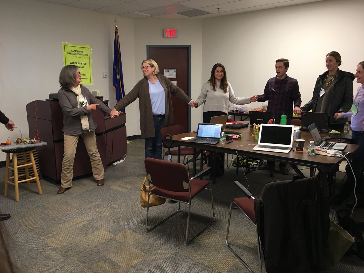 fkompar's tweet image. Makey Makey circuitry works if we all hold hands...the circuit breaks w just one person letting go.  #maketolearn ⁦@CES_Connecticut⁩