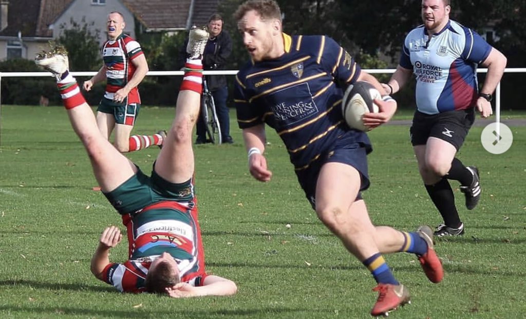 WiddenRFC's tweet image. If anyone was wandering if this was our chubby captain Danny Rudge, it’s our chubby centre Gavin Deane being sat down.