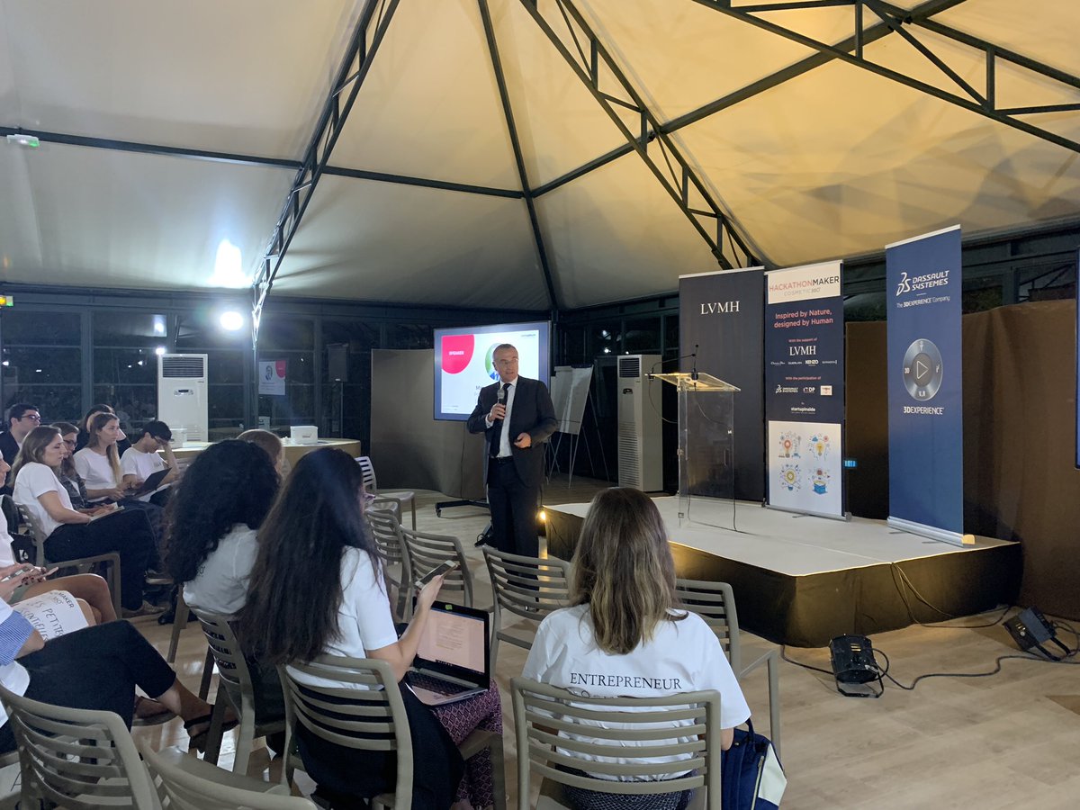 stephanie_trang's tweet photo. Lancement du #hackathon @cosmetic360 ce soir avec l’intervention de Mr Jamet, Secrétaire Général de @LVMH, Président de @CosmeticValley et du @JardindAcclim #hackathonmaker #innovation #beautytech #3d #printing avec le soutien des Maisons PCD, Guerlain, Kenzo Parfums, Sephora. https://t.co/pXZqxxkCrK