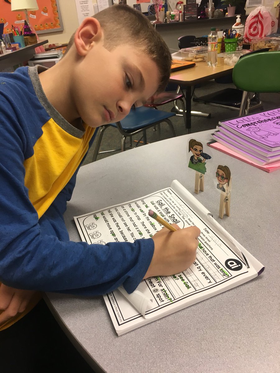 Piloting Mrs.V-Moji’s in the Resource Room supporting the 3-1 Related service model #generalizing visual motor skills #developmentally appropriate paper <a href="/CVestigo/">✏️CV OT✂️</a> @hsilviaDDE <a href="/L_ClonanSLP/">Lauren Clonan</a> ✍️👍