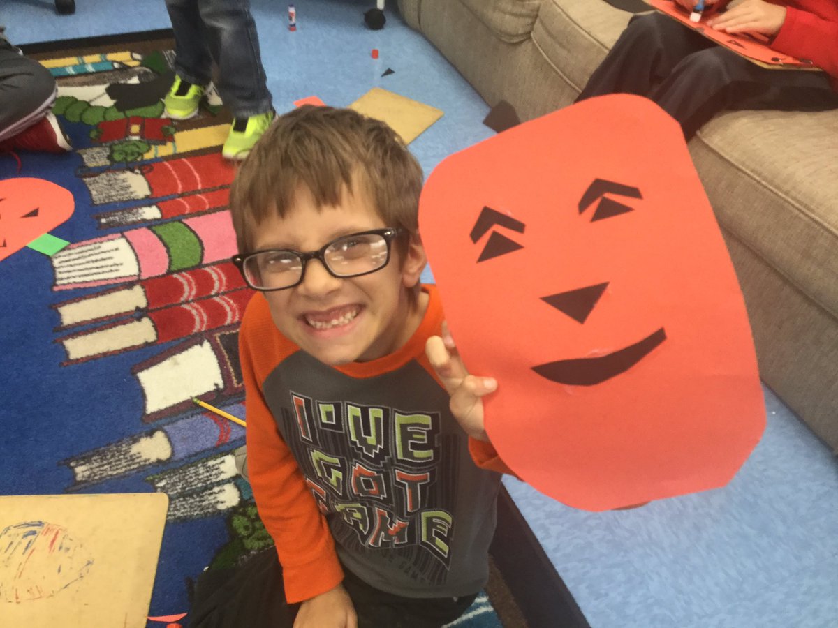 TeamNunamaker's tweet photo. Making jack-o-lantern glyphs with our buddies in Mrs Knutson’s class! We are all different! #CPSBest #cpsmillcreek https://t.co/6CJz549OT9