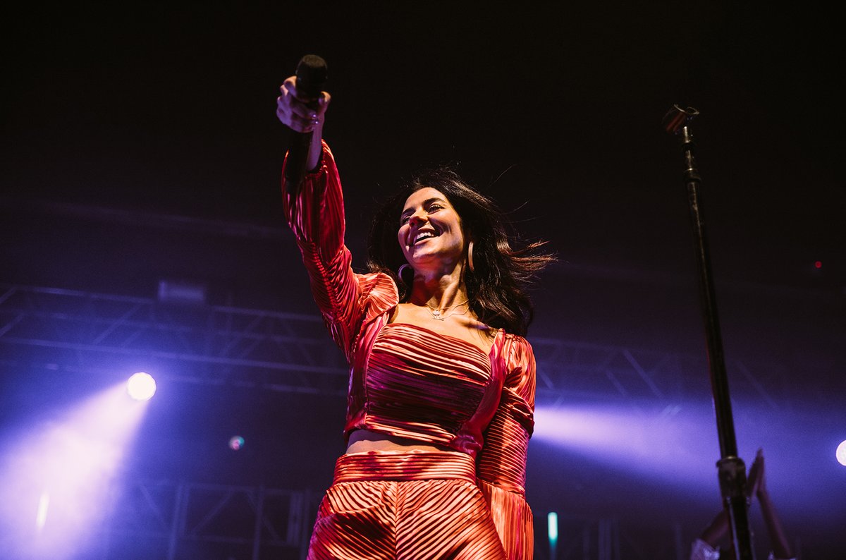 musicbetweenus1's tweet image. Marina vuelve a los escenarios y estrena nueva canción con Broods bit.ly/marinabroods #emotionalmachine
