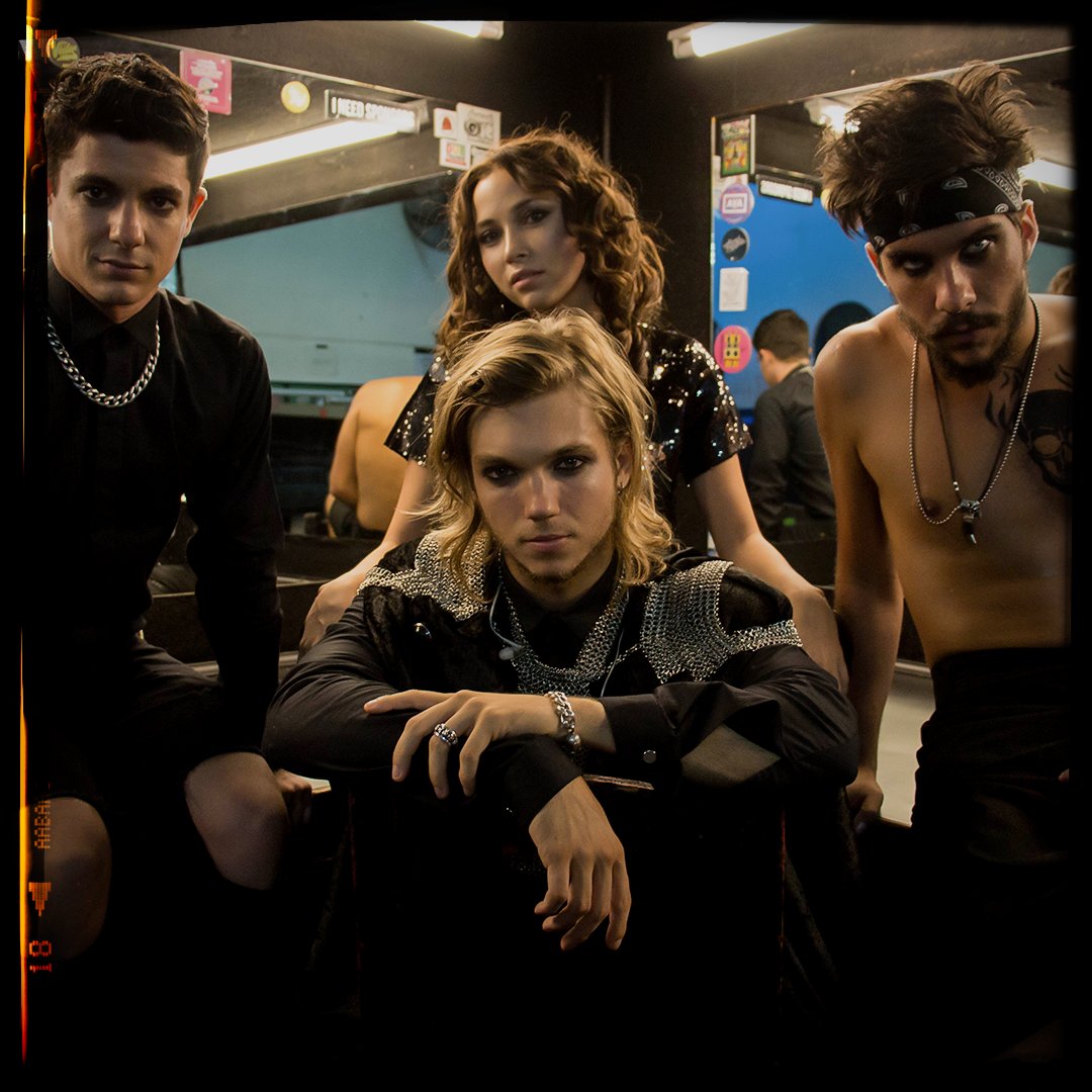 soloelamorpeli's tweet photo. ¡10 días para el estreno de #SoloElAmor! Estamos todos esperando que llegue el día..🤘 @francomasini @yamilasaud @BautiLena @facugambande 

Desde el 25 de octubre en todos los cines del país. 🔥

#estreno #comingsoon #staytuned #cineargentino https://t.co/h5yFFg3eUc