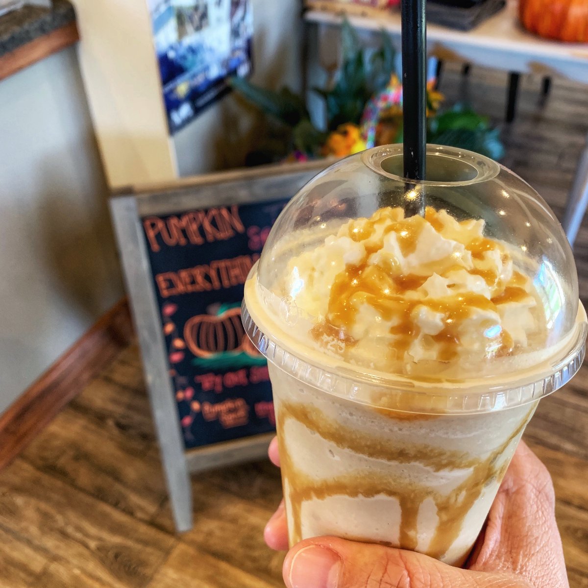 goshen_grind's tweet photo. Like a little caffeine in your caramel apple cider frapp? Make it a CHAI-DER FRAPP by adding chai tea to it!!!! Caramel, fresh local apple cider, delish chai tea.....YUM!
.
.
#goshengrind #applecider #local #supportsmallbusiness #frapps #drinkbetter #bringonFall #somanyoptions https://t.co/4mq61FFcWk