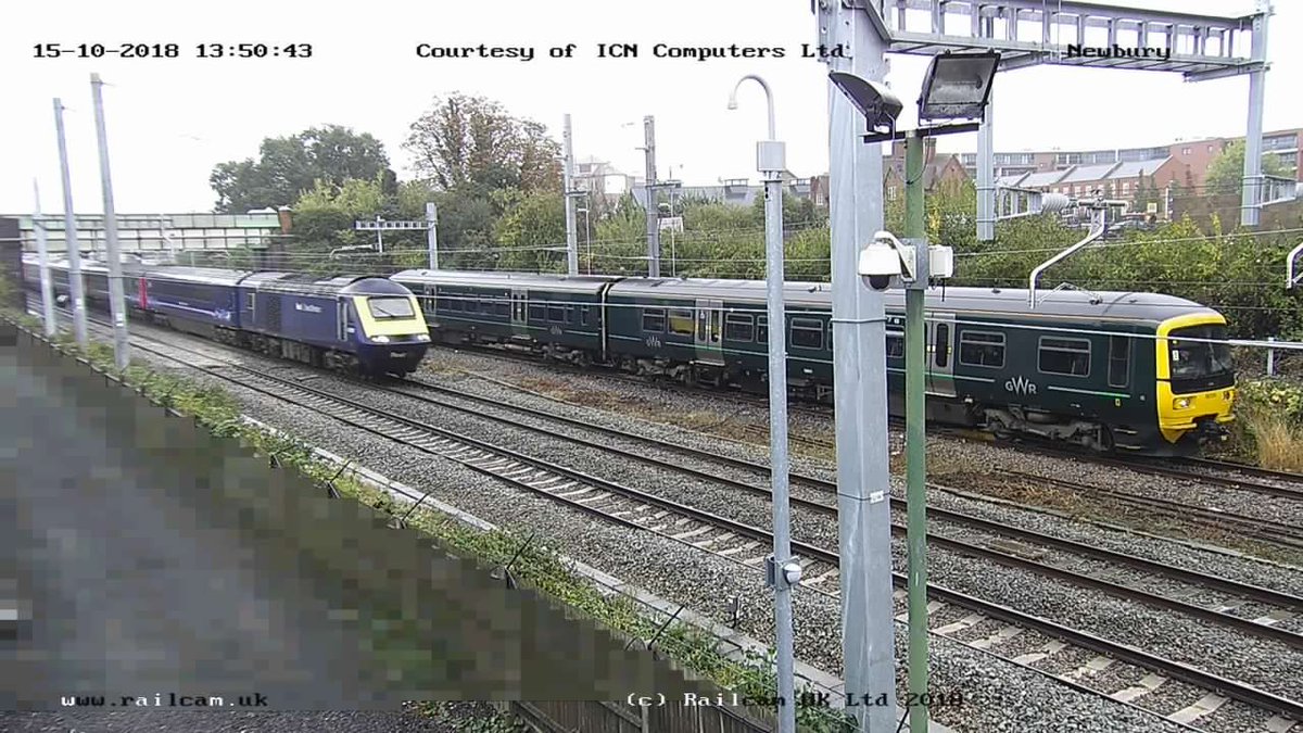 railcamlive's tweet image. Railcam's Pick of the Day, 15/10/18.

@GWRHelp 
@125Group 
@PRCLT6233 
@westcoastrail 
@GBRailfreight 
@CEMEX 
@CEMEX_UK 
@bytemark 
@networkrail 
@foscl 
#HST #Class165 #Class66 #Class950 #Newbury #BushburyJunction #York #KirkbyStephen