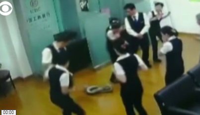Cbs Newspath On Twitter Web Extra Snake Falls From Ceiling