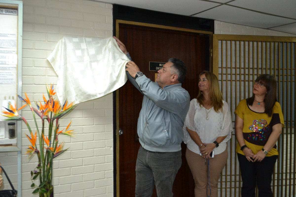 FagroLUZ's tweet photo. Para conmemorar tan importante fecha se re inauguro el Museo de Entomología MALUZ que desde hoy lleva el nombre del Dr. Edmundo Rubio Espina quién fue su fundador. @LUZadn @TeveLUZ @LUZRadio @PFAGROLUZ @DEA_FagroLUZ @CEfagroluz @Sdagroficial @LuzAgricola https://t.co/c8rH6bQMsr