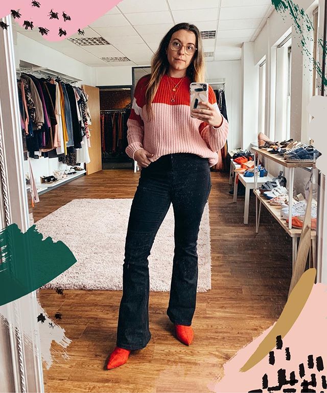 aforte4fashion's tweet photo. Will I ever get over the combo of red and pink. No.💕❤️ First full week back in the office after a month! It’s going to be tough but with Monday down already I feel ok. 😅
How was your Monday?
.
.
.
.
.
#discoverunder5k #30plusstyle #stylegram #yorksh… https://t.co/D5L6P7SNmM https://t.co/62Gs46ivsE