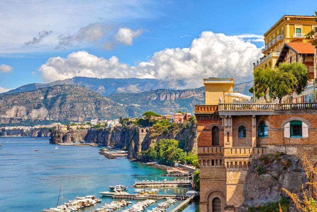 Visit #Sorrento, enjoy the autumn sunshine, strolling between outdoor cafés or relaxing in hotel gardens. It’s also the ideal for day trips to #Naples or #Capri (by ferry) or #Pompeii and #Herculaneum (by rail). #dcqitalia #Italia #travel  (via @dcq_italia)