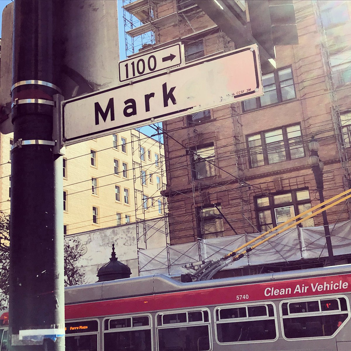 Mark_T_Rivera's tweet photo. I didn’t do it, but I’m not saying I’m mad someone did 🙌😇 #SF #MarketStreet #MARKstreet https://t.co/cyIG3VQ3oC