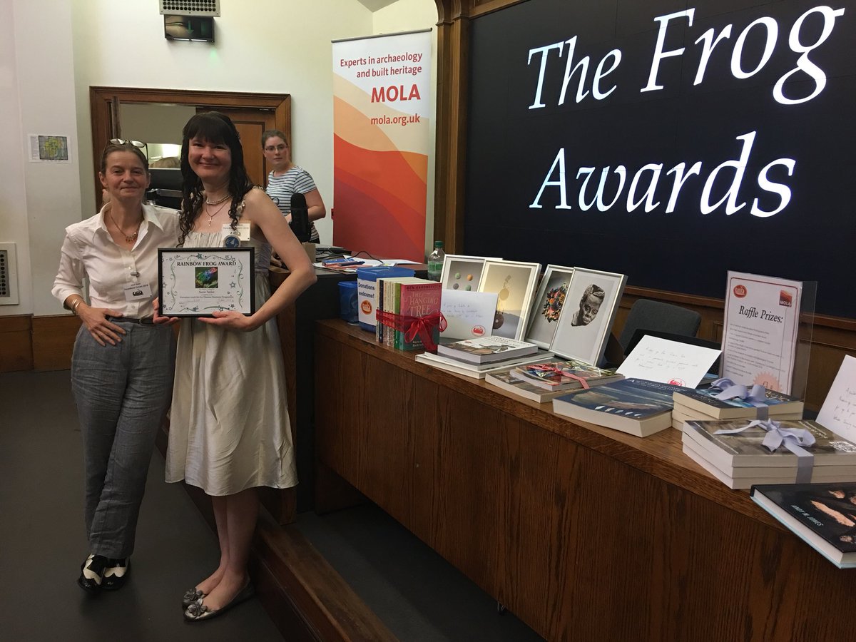 SuzanneMarie05's tweet photo. @InspectorSidell is someone who I admire so much, and who I hold in such high esteem. Jane has always encouraged me, and to be presented the award of โRainbow FROGโ by Jane was the highlight of @ThamesDiscovery #TenyearsofTDP #ForeshoreForum for me. ๐ธ๐ https://t.co/RPwiBUPyrn