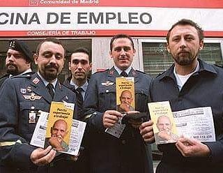 Furiano_'s tweet photo. Después de 25 años de servicio en las FAS .@Defensagob echa a miles de militares a la calle por cumplir 45 años con una mano delante y otra atrás .@sanchezcastejon #45sindespidos #BruselasNosPillaDePaso #EreEncubierto https://t.co/EQNVDPb75M