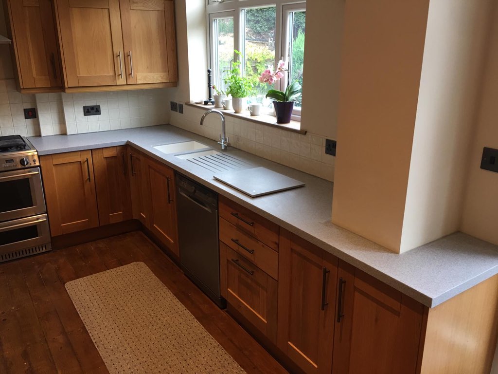 HawdonSurfaces's tweet image. 38mm Staron with integrated drainer grooves and seamless sinks. Just by changing the worktops it's gave this kitchen a brand new feel.
Call or message Scott for more info:
⭐07848869222
⭐info@HawdonWorkSurfaces.com
#HawdonWorkSurfaces #Bespoke #Seamless #SolidSurface #Staron