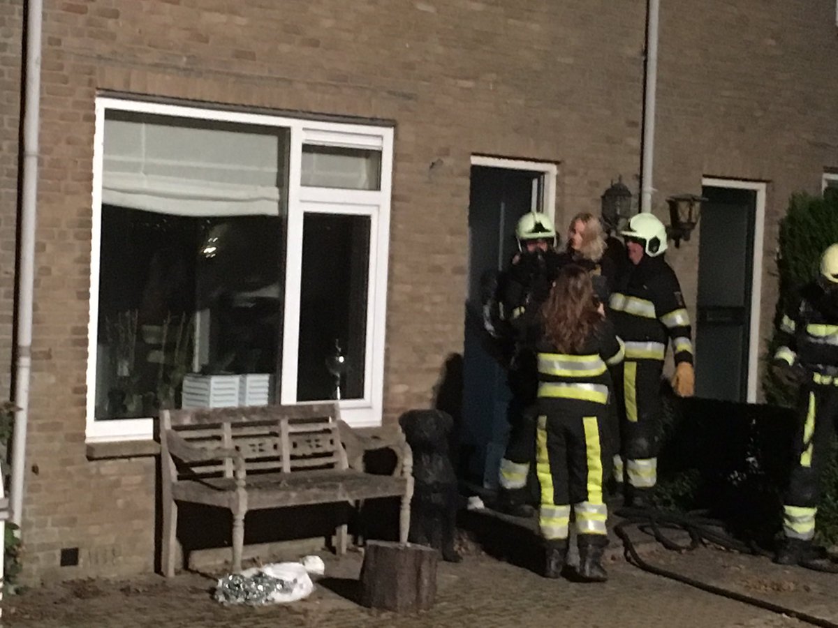 BrandweerFrl's tweet photo. Post 🚒IJlst👨🏼‍🚒👩🏻‍🚒werkt mee aan opname over de vrijwillige brandweer @OmropTsjek Zondag 4 november om 17.30 uur wordt het uitgezonden @OmropFryslan #leerzameuitzending https://t.co/yjbxRai99g
