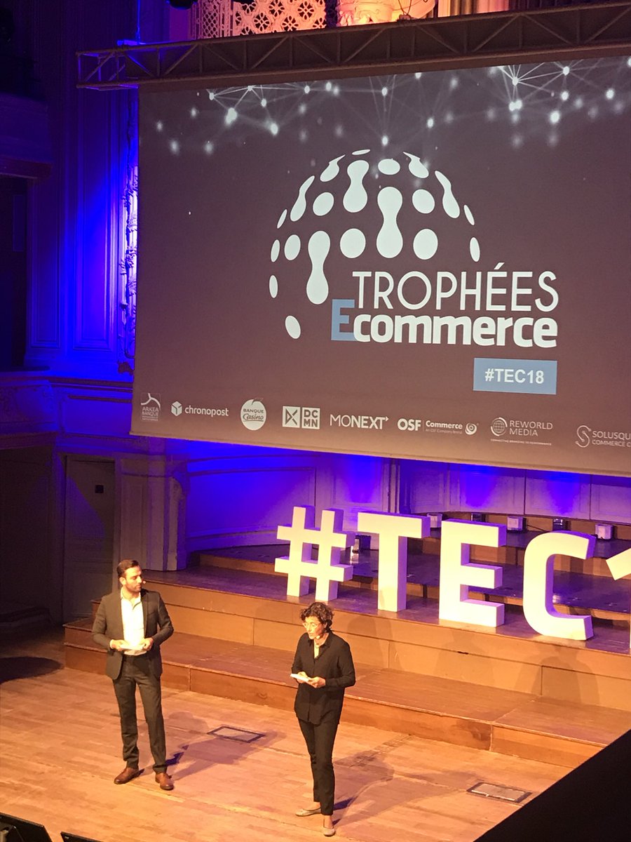 Blue_search's tweet photo. Blue Search en direct des trophées e-commerce avec on stage @MartineFuxa @Ecommercemag_fr #TEC18 https://t.co/XdEtq3F2Zo