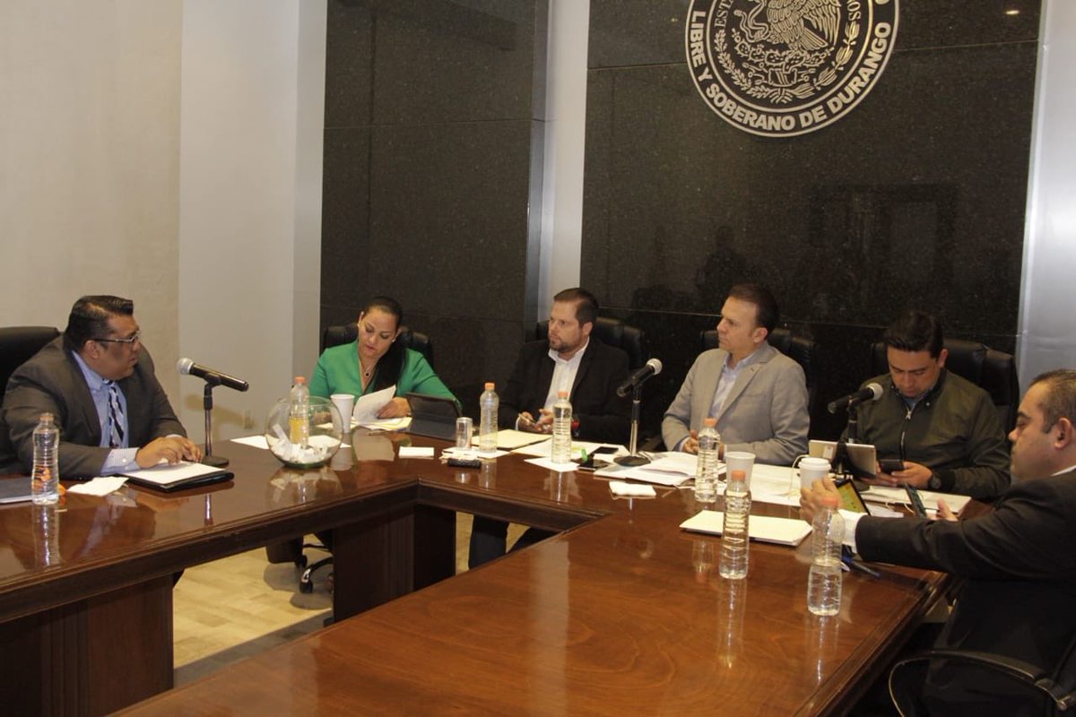 Se presenta <a href="/Antonio_Fierro/">Antonio Fierro</a> uno de los aspirantes a Comisionado del <a href="/IDAIP_DURANGO/">IDAIP</a>, quien presenta su ponencia y responde a los diputados.