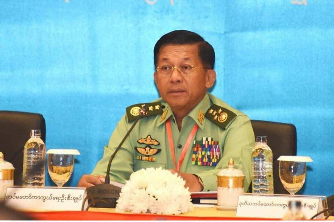 စစ္ေရးနဲ ့နိုင္ငံေရးမွာ...
မတရားတာမရွိဘူးဆိုေပမယ့္
ကြ်န္ေတာ့္အေနနဲ ့ရုိးသားတဲ့နိုင္ငံေရး.....
တရားမွ် တတဲ့ နိုင္ငံေရးသာလိုခ်င္ပါတယ္.....

   တပ္မေတာ္ကာကြယ္ေရးဦးစီးခ် ဴ  ပ္
   ဗုိလ္ခ်ဴပ္မႈးၾကီးမင္းေအာင္လိႈင္