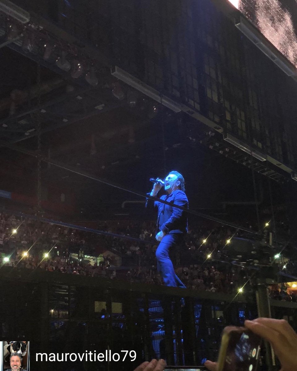 daniDpVox's tweet photo. #Bono during #LightsOfHome
Photo @maurovitiello79 https://t.co/3BzkcDnTjI
#U2 #U2NewsIT #U2SongsOfExperience #U2eiTour #u2milan3 https://t.co/1JWj11Nnqc