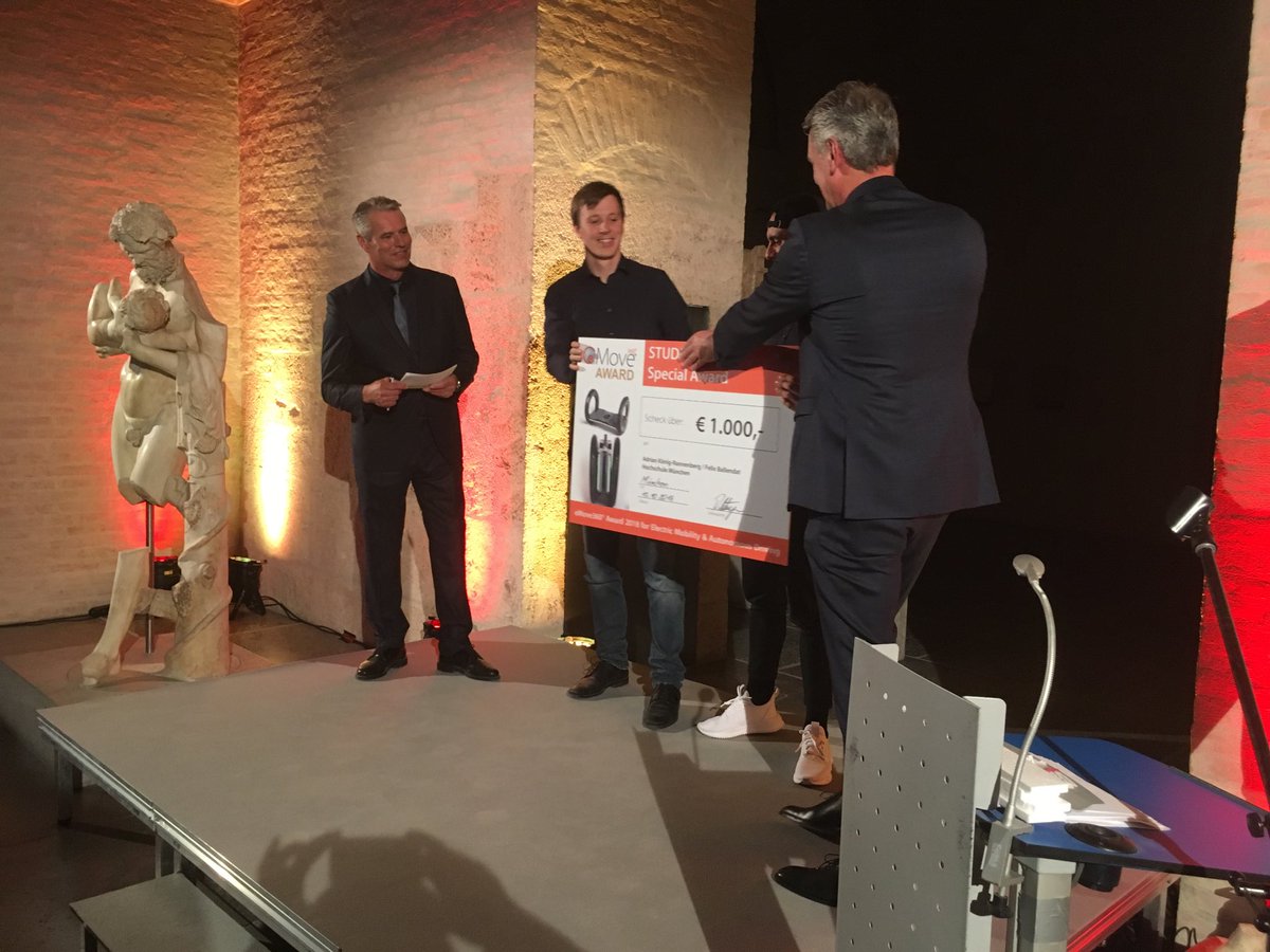 e_Move_360's tweet photo. Klingt ein bisschen wie Urmel aus dem Eis - ist aber einfach nur cool ✌️😎 UrmO, Gewinner der Student Kategorie des #eMoveAward #eMove360 #ElectricVehicles https://t.co/6QwrOe8hnz