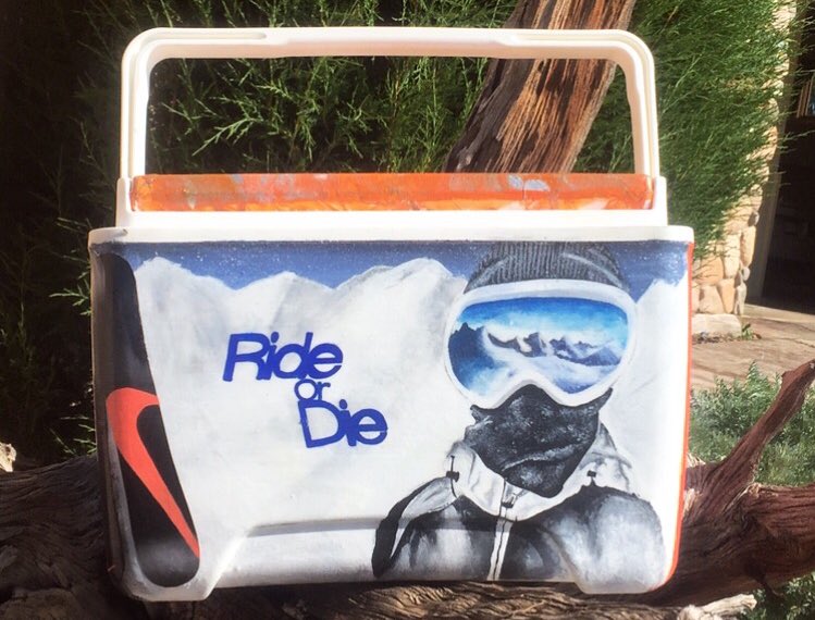 This cold weather has me thinking about the slopes🏂😍 

This cooler is perfect for mountain weekend 🗻👍🏼