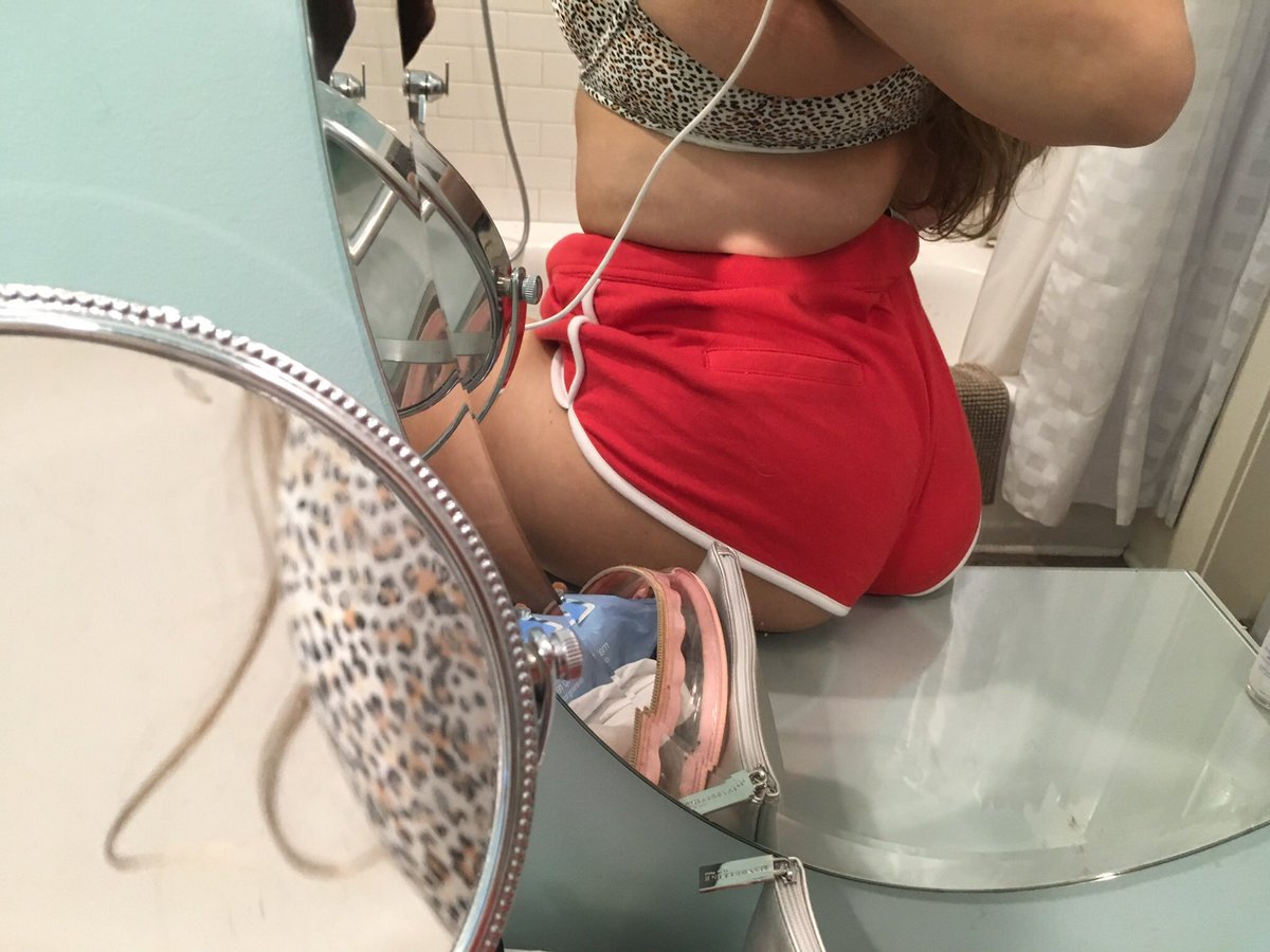 Valentinaaarose's tweet photo. Wanna see more? Get on your knees and kiss my feet first, Bitch #fibdom #cuck #paypig #humanatm https://t.co/C94mek7KfU