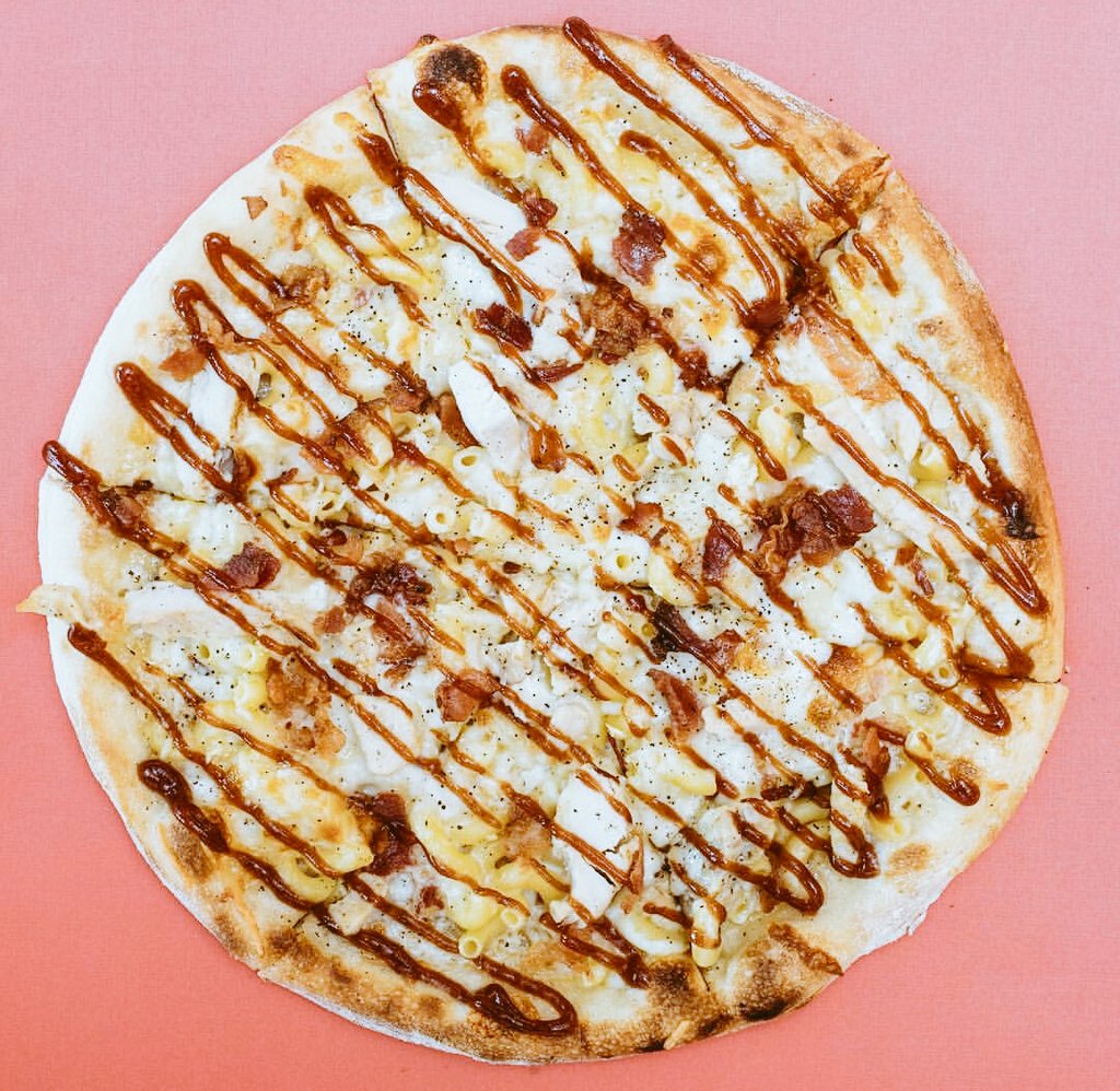 _G_F_R_'s tweet image. Love to draw over pizza! 😂 #Pizzagate #PizzaPlug #pizza #photography #Photo #foodporn #Foodie #foodphoto #nodiet #ArtistOnTwitter #deliciousfood #CravingsHungryForMore Another drawing will post soon 🔜 🍕🤗