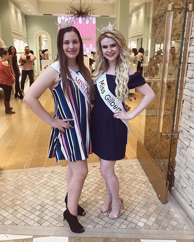 MissGilbertAz's tweet photo. Forever grateful that I have this gorgeous girl as my @missgilbertot💗 We had an amazing time raising scholarship money for the @missazorg and finding ourselves some gorgeous @kendrascott jewelry😍👑 #TeamMPEVGA #missgilbert #MissGilbert2019 https://t.co/PcLGBbJ4Ev https://t.co/xo3WlFGCEc