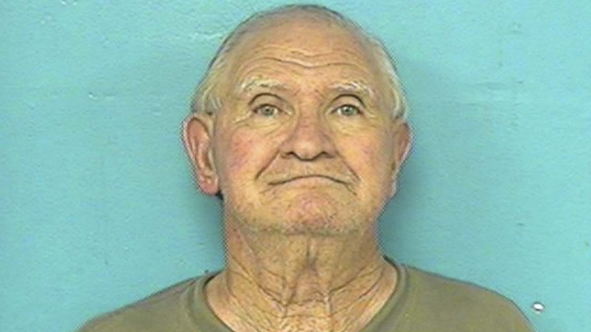 Father attacks son with chainsaw, so son runs over dad with lawn mower bit.ly/2Pz745b?utm_so… https://t.co/Uu5IuJGwgk