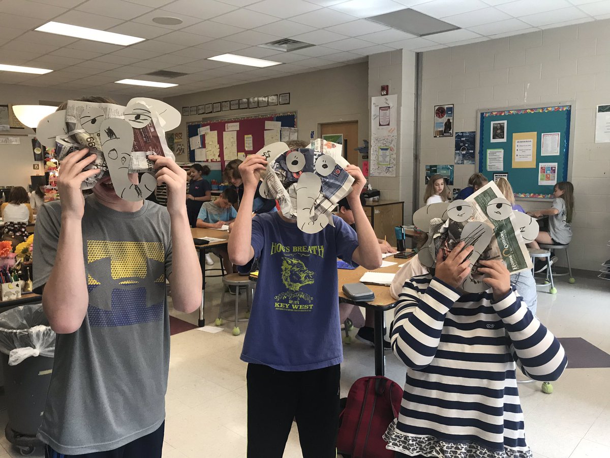 LewisArt1's tweet image. Elephants from the grassland biome! #wisewolves #wakefieldmiddle #simplebutsignificant