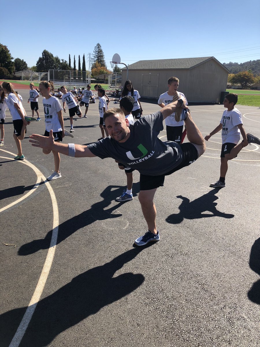 MrGoldmanUMS's tweet photo. Had to warm up with a little #dancerpose before helping out @MRB_UMS demo some quarterback fundamentals. My experience as #3rdstringQB on the ‘99 frosh football squad for @BCPSports came in handy! #teamUMS #yogi #UMStwitterBingoV3 https://t.co/OKXDG3M7Bf