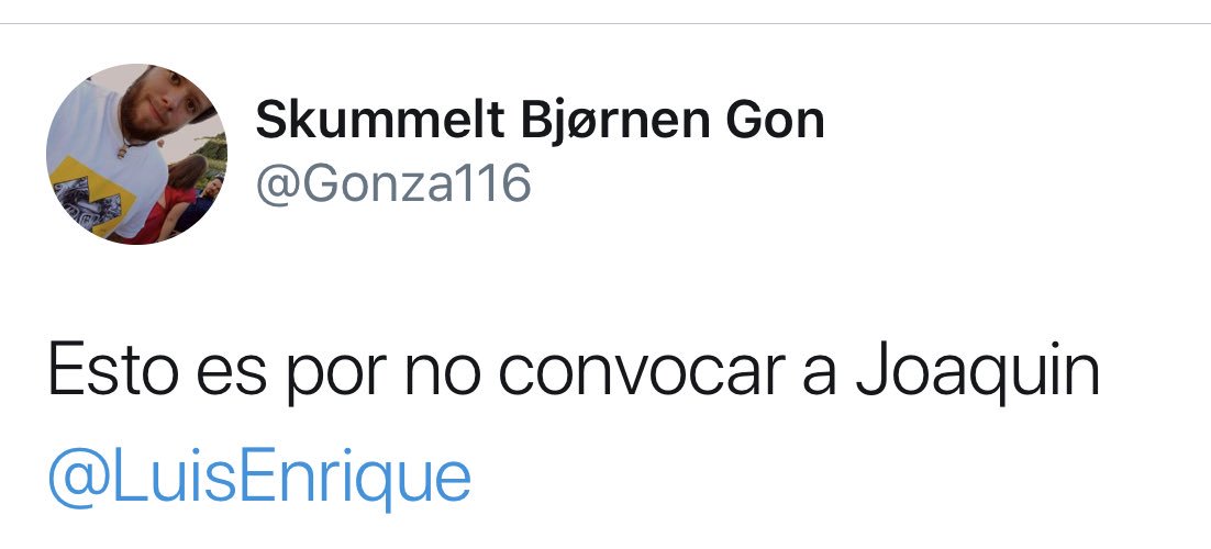 IbaiLlanos's tweet photo. Cuando estéis tristes pensad en lo que tiene que aguantar Luis Enrique el cantante cada vez que pierde la selección española porque confunden su Twitter con el de Luis Enrique entrenador. https://t.co/6nRNxIS7ft