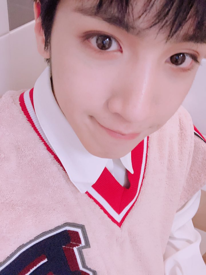 ludimila_098's tweet photo. #FOR_PTG #펜타곤_2universary #2yearswithWooseok

WOOSEOK❤️TEM ESSA CARA DE SERIO MAIS NO FUNDO É SÓ UM BEBE https://t.co/G8GWsEryIA