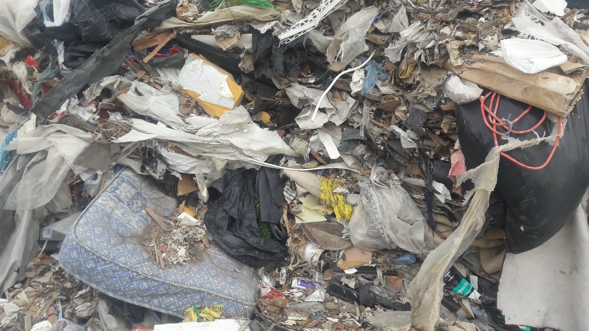 Kingston22W's tweet image. How could anyone #flytip this ?
Its on one of the best farms in the UK totally outrageous 
#stopatsource 
#flytipping
@CambsCops 
@EnvAgency 
@DefraGovUK 
@michaelgove 
@RTKfarmer