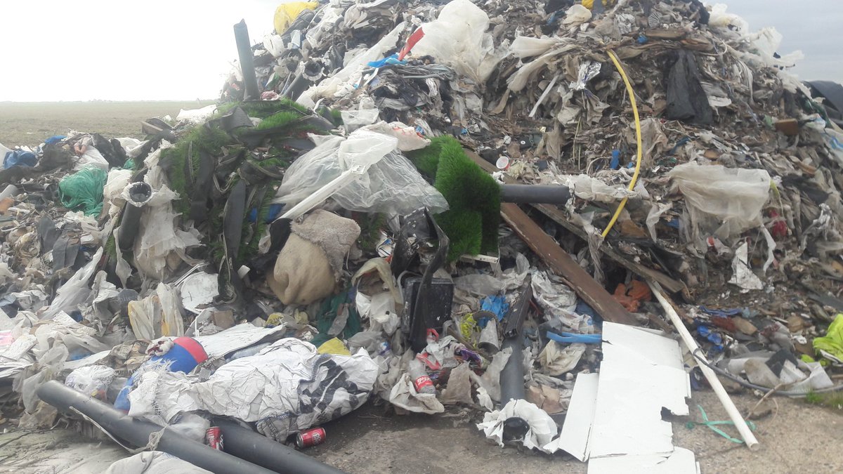 Kingston22W's tweet image. How could anyone #flytip this ?
Its on one of the best farms in the UK totally outrageous 
#stopatsource 
#flytipping
@CambsCops 
@EnvAgency 
@DefraGovUK 
@michaelgove 
@RTKfarmer