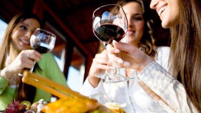 Did you know that <a href="/WinePlacerville/">Placerville Wine & Art Fest</a> is this weekend? Get tickets: ow.ly/p6Y730mdj43