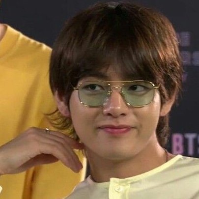 btsmom72's tweet photo. Petition to bring this look back?!?!?!
.
.
@BTS_twt #KimTaehyung #BTS #taehyungmullet #taemullet #vmullet https://t.co/jpl6arkSjo