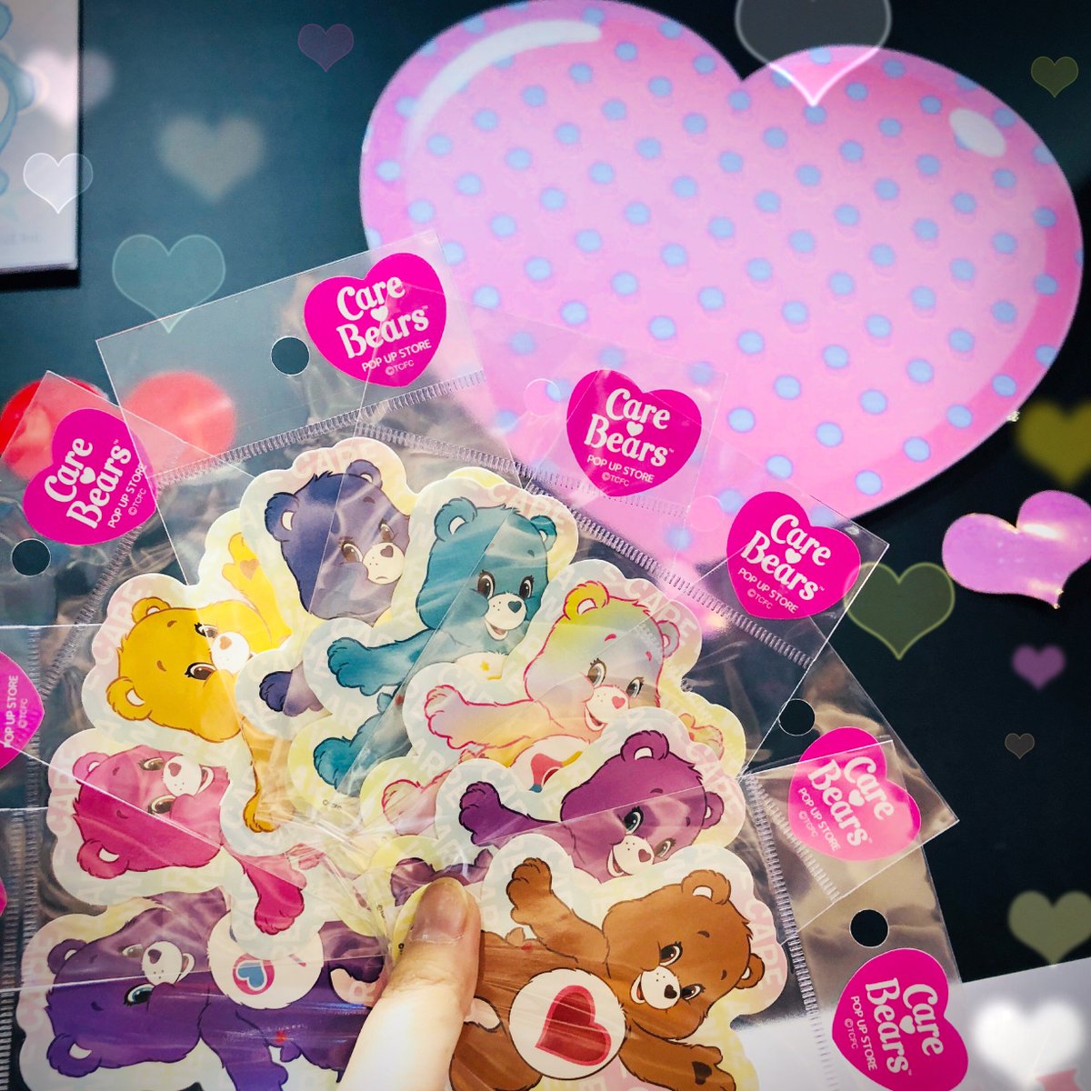 テレビ局公式ショップ ツリービレッジ على تويتر ケアベア カフェ ショップ Inツリービレッジ 本日もopenしました 物販コーナーで販売中の ダイカットステッカー は たくさん種類がございますよ 押しのベアのものをgetしてくださいね T