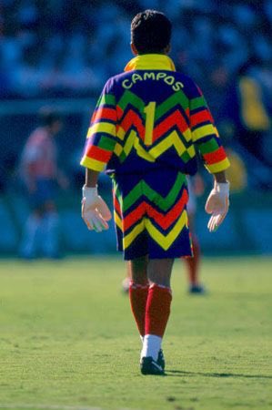 piott1's tweet photo. Feliz cumpleaños al ídolo que me inspiró a jugar esta hermosa e inigualable posición 🧤🧤, felicidades #JorgeCampos #ElInmortal https://t.co/klzdv8J3pY