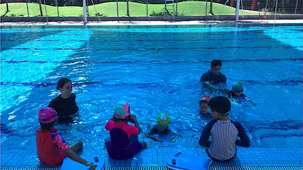 HISPriPE's tweet photo. Swimming with Year 1 David, we welcomed special guests - Ms. Sarah &amp; Ms. Nadia to join us. Inspired Learners, Enjoyable Lesson. Well done &amp; Thank You Ladies! #HIS_learning @HISPriPE #HISPriPE https://t.co/QGmomGFwgP