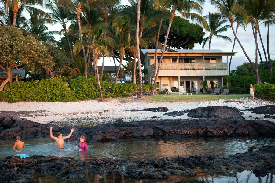 2Papayas's tweet photo. Recently remodeled and upgraded, this two-story, #oceanfront home, #BeachBanyan, offers the perfect blend of modern conveniences with old-Hawaii charm. Enjoy palm-framed sunsets with views of the neighboring island of Maui. https://t.co/l75wYIF1TV https://t.co/Ot0bTxU8NZ