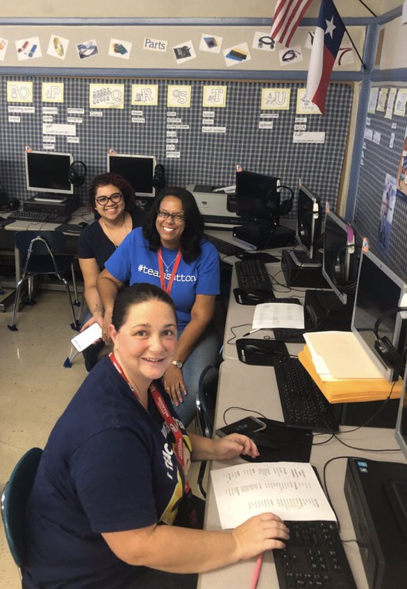 suttonbearsnehs's tweet photo. Working hard to make sure all candidates meet the scholarship criteria, in order to send out applications! We are super excited! @AdrienneToller2 @SuttonES_HISD https://t.co/SoTOHmCrHJ