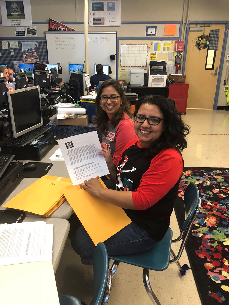 suttonbearsnehs's tweet photo. Working hard to make sure all candidates meet the scholarship criteria, in order to send out applications! We are super excited! @AdrienneToller2 @SuttonES_HISD https://t.co/SoTOHmCrHJ