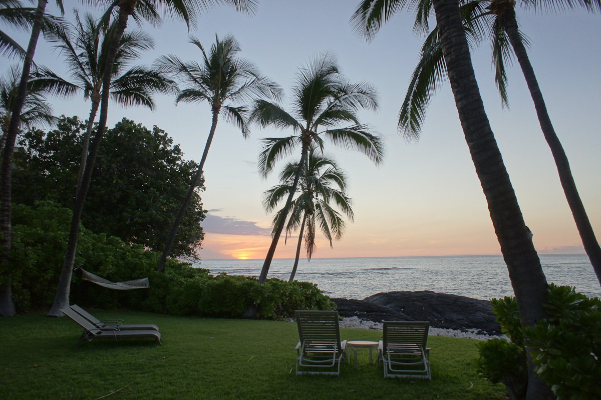 2Papayas's tweet photo. Recently remodeled and upgraded, this two-story, #oceanfront home, #BeachBanyan, offers the perfect blend of modern conveniences with old-Hawaii charm. Enjoy palm-framed sunsets with views of the neighboring island of Maui. https://t.co/l75wYIF1TV https://t.co/Ot0bTxU8NZ
