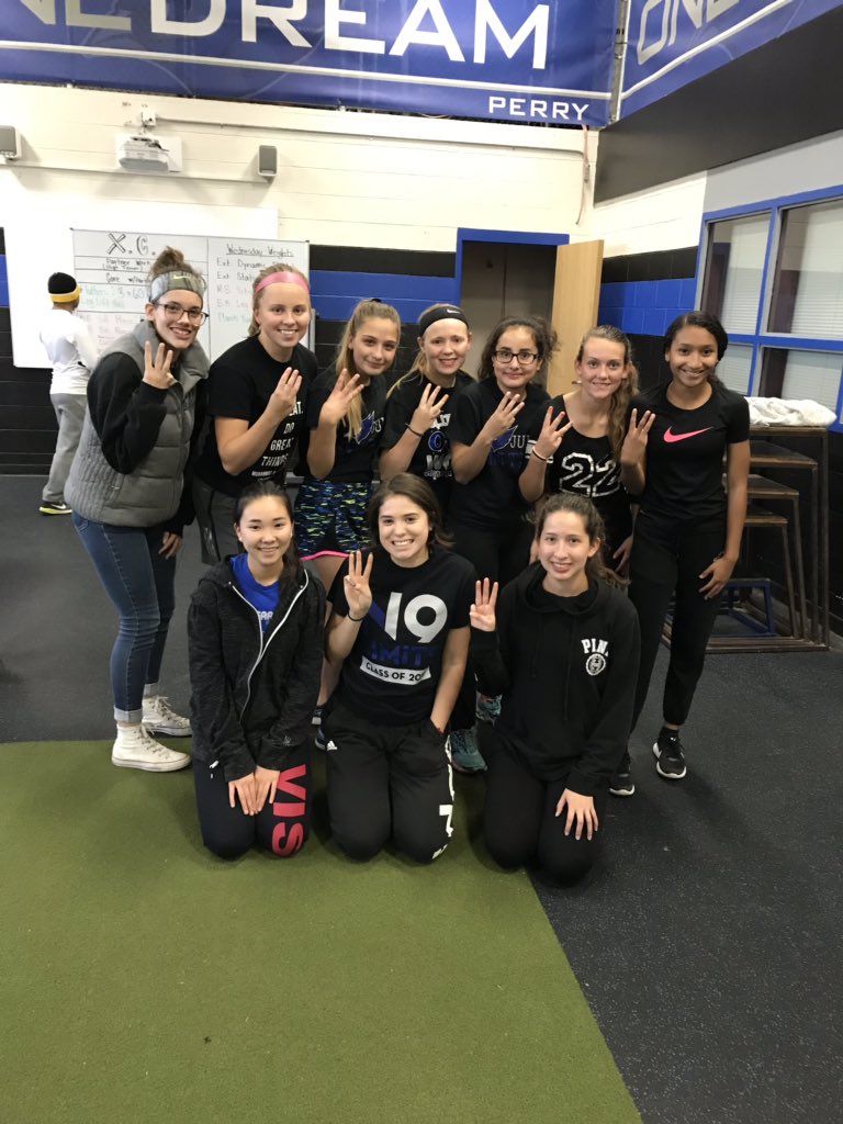 JayetteXC's tweet photo. 3 days until regionals in Glenwood and this Jayettes are ready to “black out” the competition! 🏃🏽‍♀️🔥✊🏽 https://t.co/7WF1LOO6ji