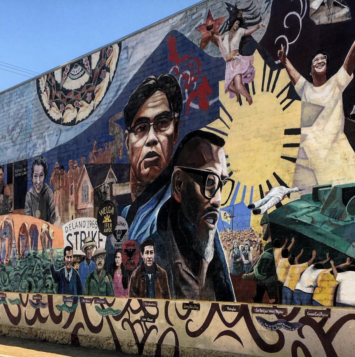 LA Commons on Twitter: "Gintong Kasaysayan Gintong Pamana (Filipino Americans: A Glorious History, A Golden Legacy) Mural is an iconic feature of Unidad Park in Historic FilipinoTown. Explore Filipinotown with us this