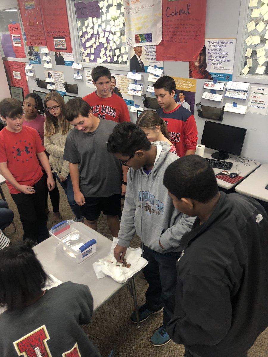 ICTII_Thomas's tweet image. How many pennies can your boat hold? #cs4ms #csforall #code.org #problemsolving #GoDores #cfII