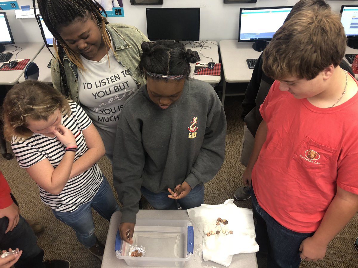 ICTII_Thomas's tweet image. How many pennies can your boat hold? #cs4ms #csforall #code.org #problemsolving #GoDores #cfII
