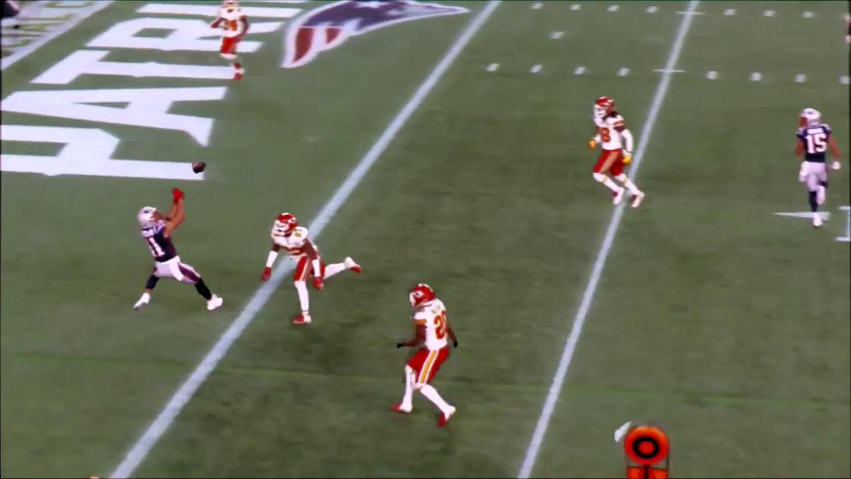 The @Intel True View look at @edelman11's first TD of the season. https://t.co/LfVDRoOhwN